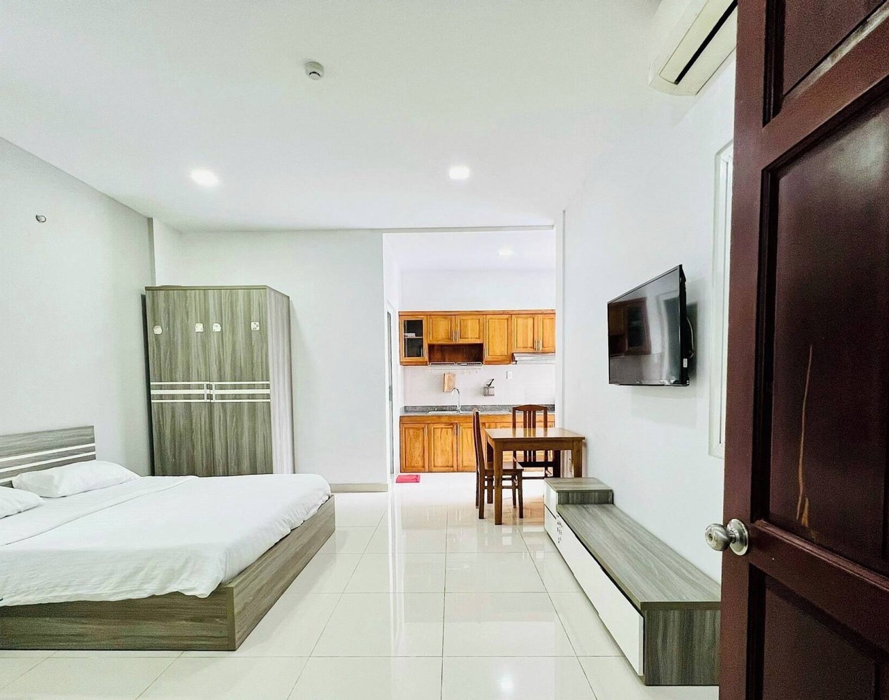 EMERALD APARTMENTS 1