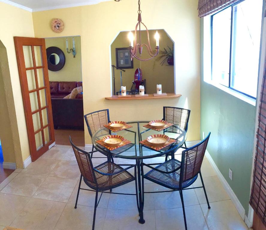 Enchanting Spanish Duplex - 1 block to beach 1