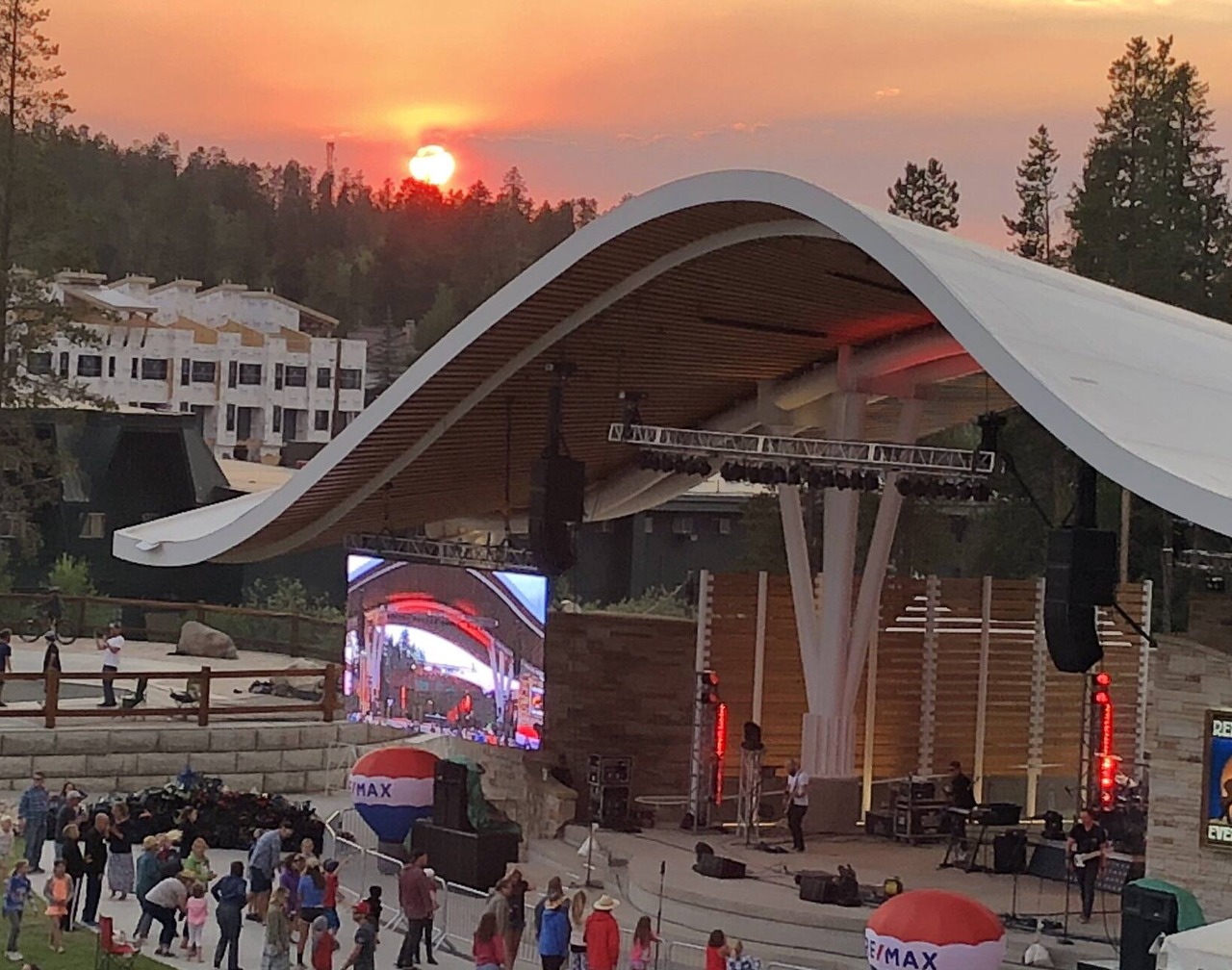 Enjoy a front row seat to all Winter Park downtown activities! 1