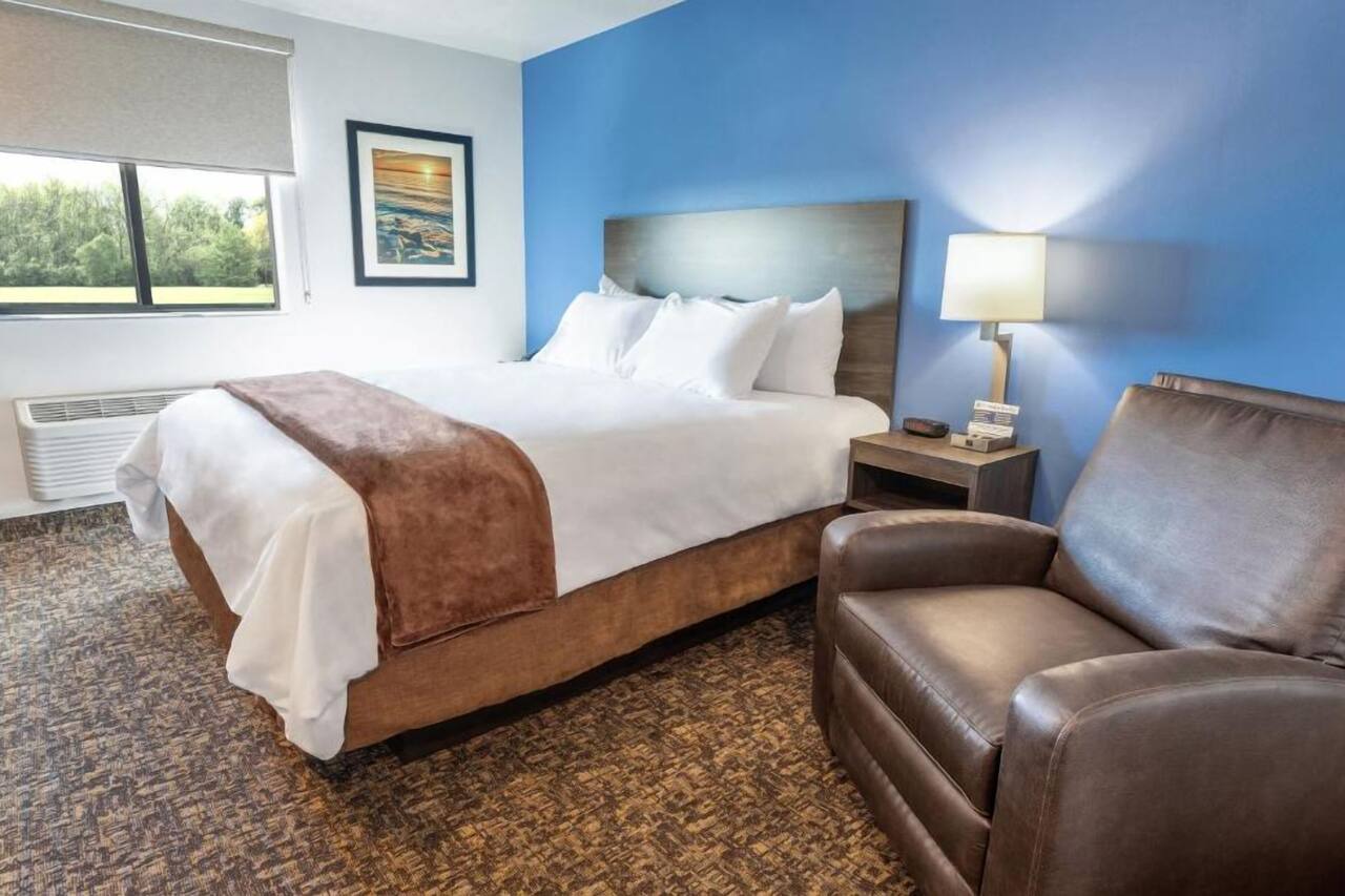 Enjoy Full Kitchen & Cozy Space in Huntersville! | Free Parking, BBQ Facilities! 1
