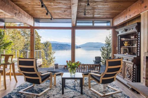 Enjoy Paradise on Lake Sammamish 1