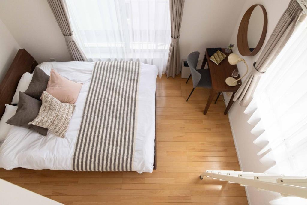 Entire Sangenjaya Home, 2 stops to Shibuya, Good access to Shinjuku, Direct Access to Harajuku, 8 minutes by bus T61 to Kitazawa 下北沢, Lani's Place at Sangenjaya 1