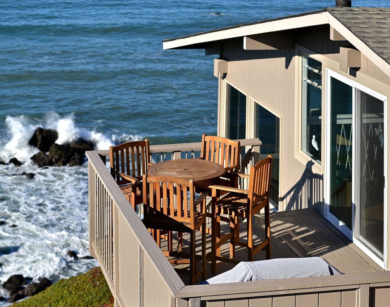 EPIC VIEWS - Absolute Oceanfront on Bluff w/Crashing Surf 1