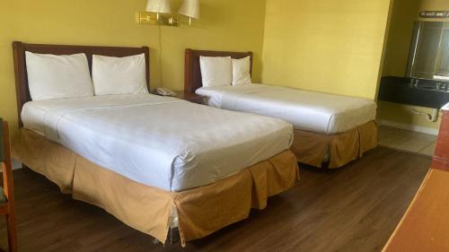 Evergreen Plaza Inn 1