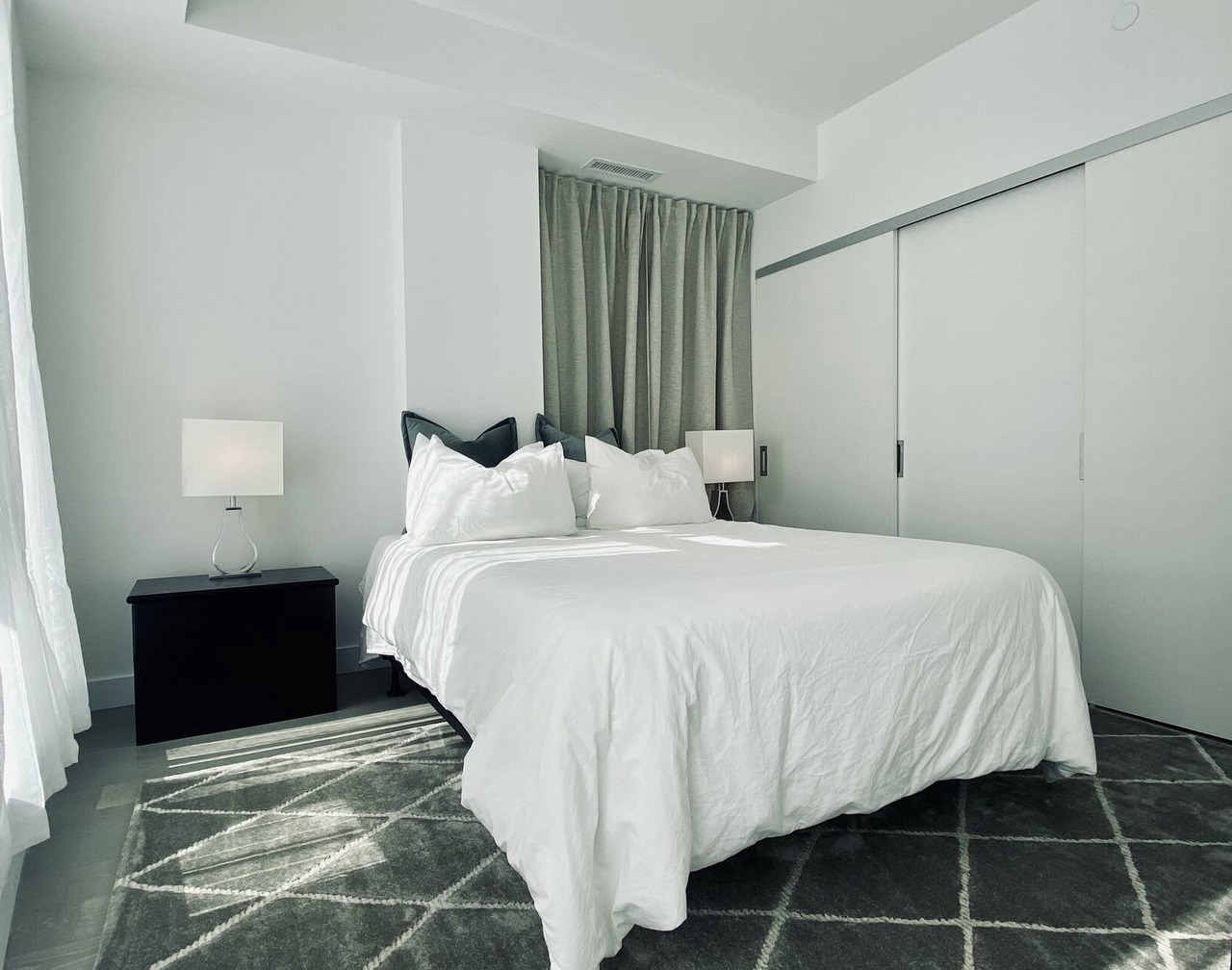 Executive 2 bed 2 bath condo - Kingsway Crescent 1