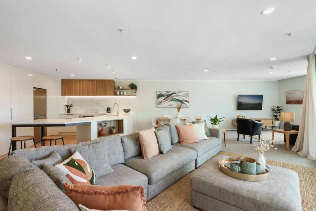 Executive Oceanside Apartment 1