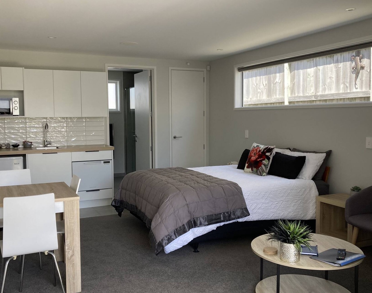Executive Studio Retreat – 400m to the Beach 1