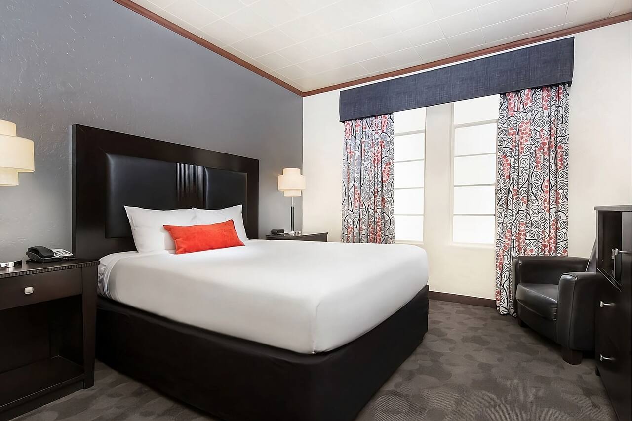 Experience Las Vegas Like No Other! Awesome Unit Near at The Strip! Free Parking 1