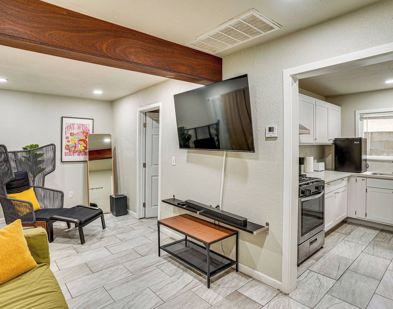 Explore LA & Long Beach: Compton Condo w/Patio 1