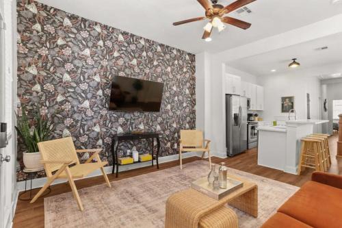 Fabulous Classy and Comfy 3BD 2BA Home and Parking 1