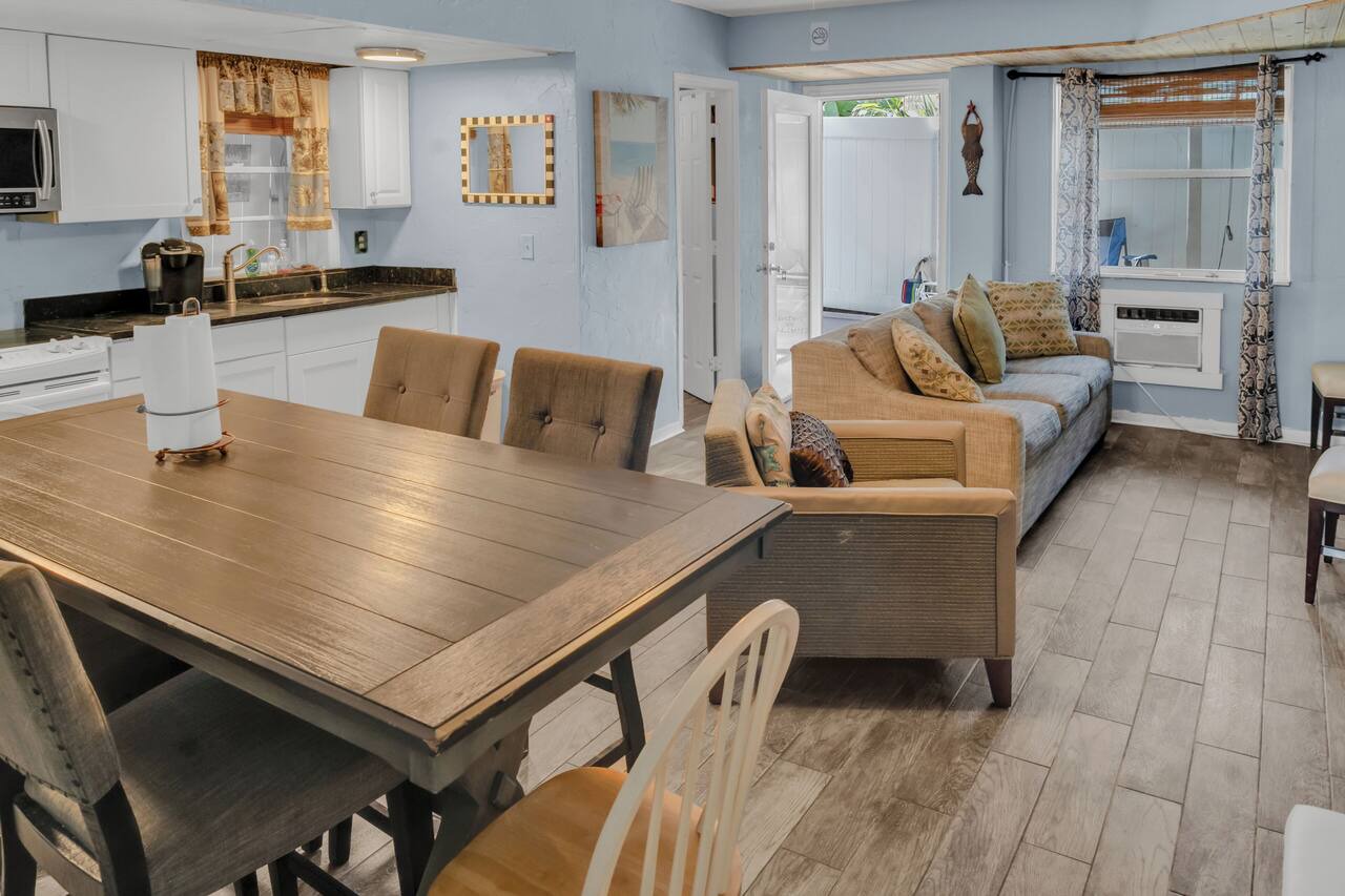 Family Vacation Rental Sleeps 8 , Beach Block Pool Access Pets OK 1