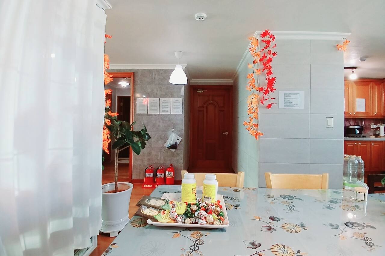 [Female-Only Twin Room/Zero Deposit/Fully Furnished/Free Pickup Service] 1