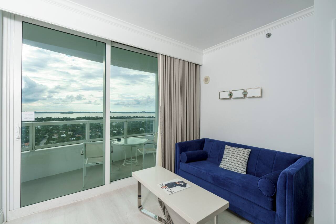 Fontainebleau Hotel Tresor 22nd Fl Junior Suite 1
