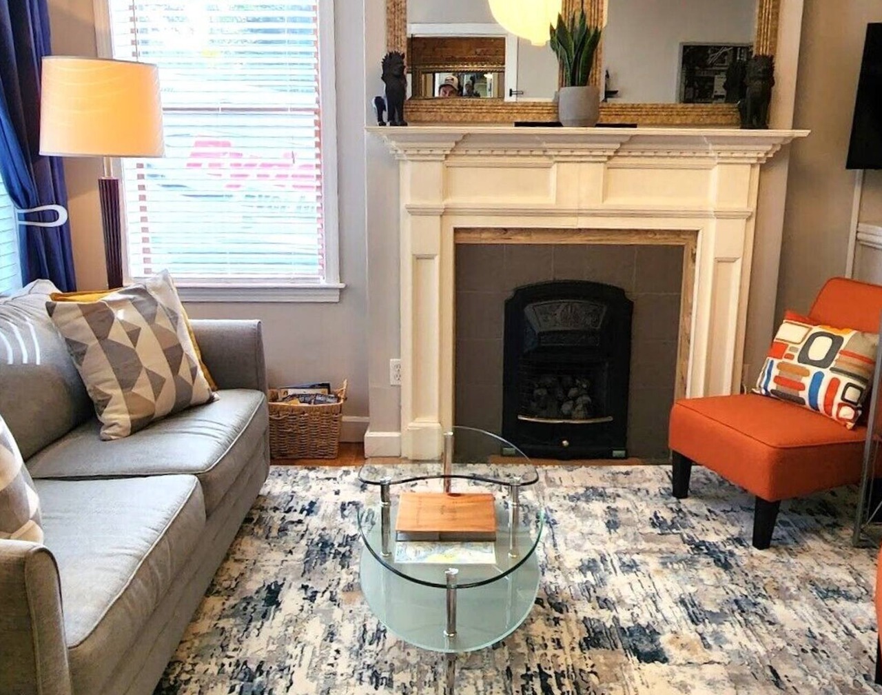 Fort Hill Inn- 2 bedroom Duplex, With a touch of modernity! Minutes to Center 1