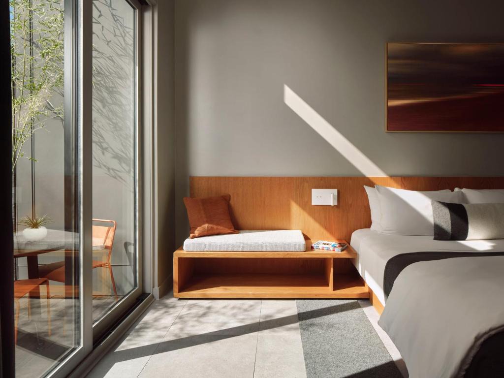 Frame Hotel - SoCo 1