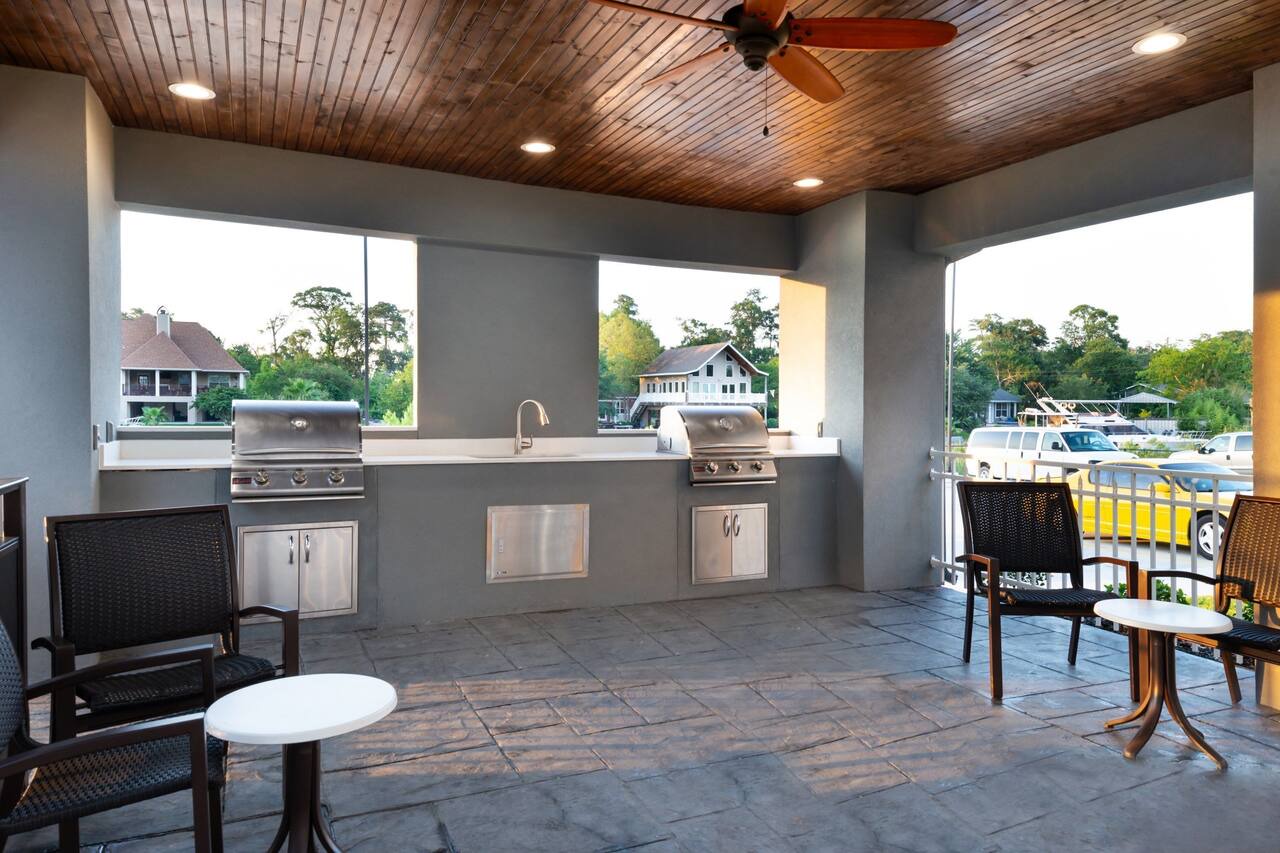 Free Breakfast. Outdoor Pool. Gym. Perfect for Your Next Trip! 1