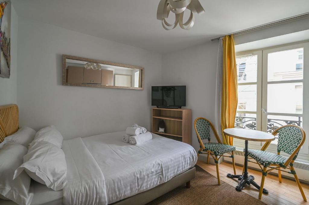 French typical apartment (opéra 5D) 1