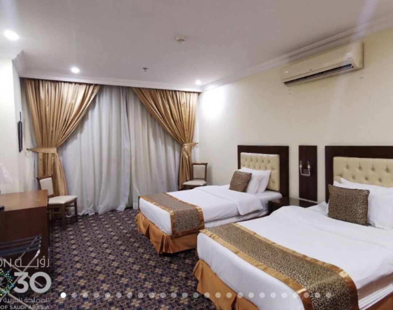 Fully Furnished 3 Rooms Serviced Apartment FOR RENT Sari St / UNIT 7 1