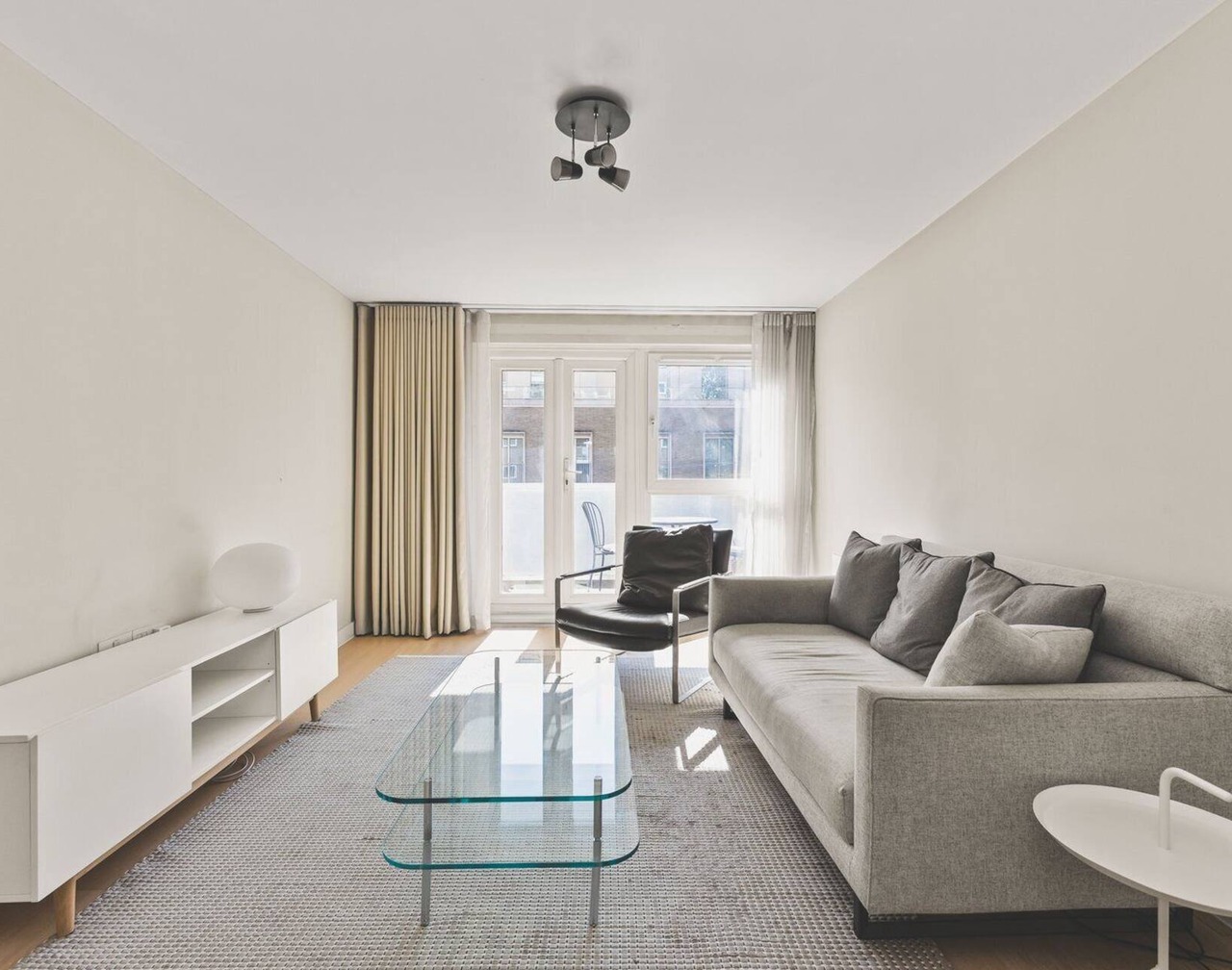 Functional Belgravia 2BR Flat Near Victoria 1