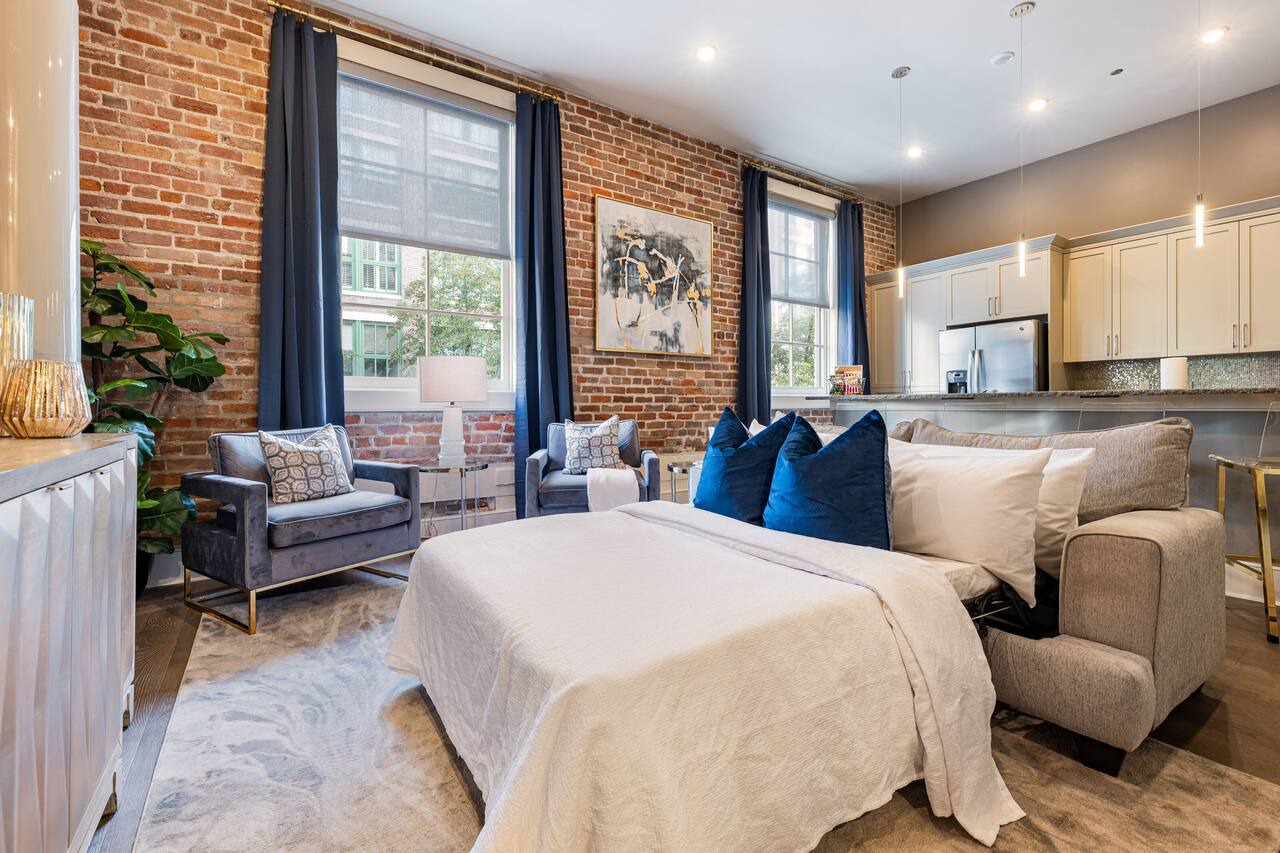 ✨GLAM MEETS DOWNTOWN HISTORIC CHARMER✨Spacious Corner Condo with Sleeper Sofa | The Stella 1