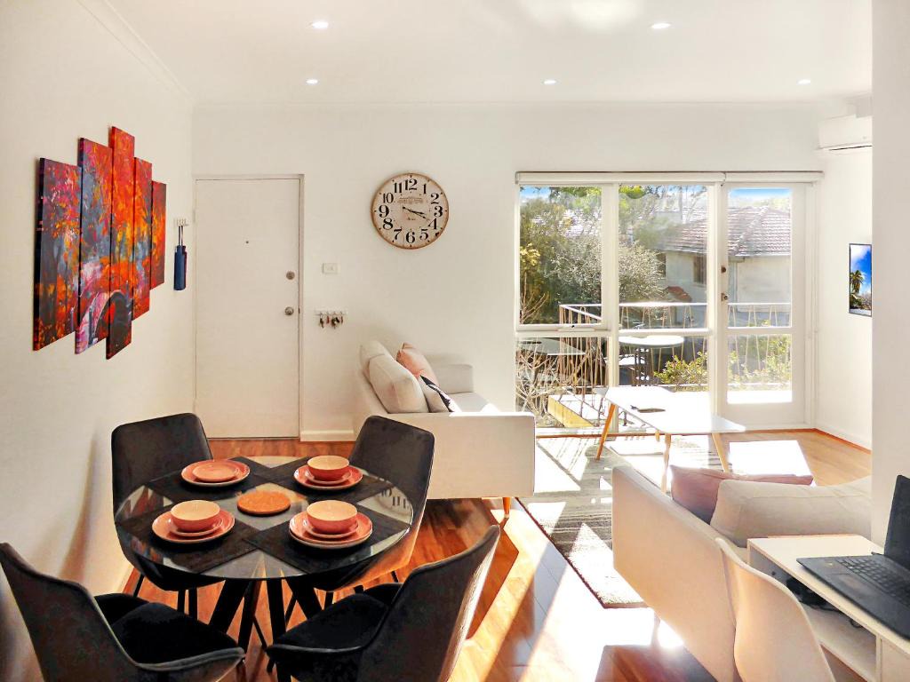 Glen Iris, Quiet Boutique 2 bedroom Netflix, WIFI, Parking, Free Wine 1