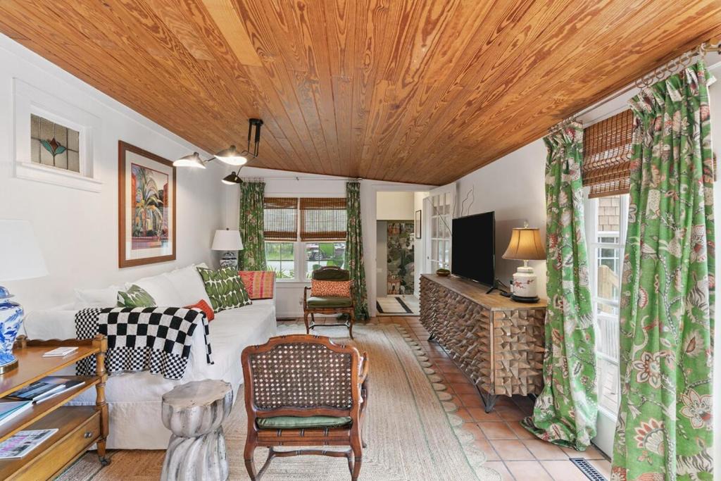 Golden Hour Cottage - Luxury St Simons Island Vacation Rental 1