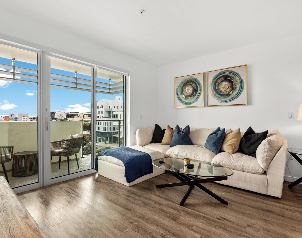 Golden Hour' Penthouse Retreat Beach Walk to Pier, Promenade 2 Balconies PoolGym 1