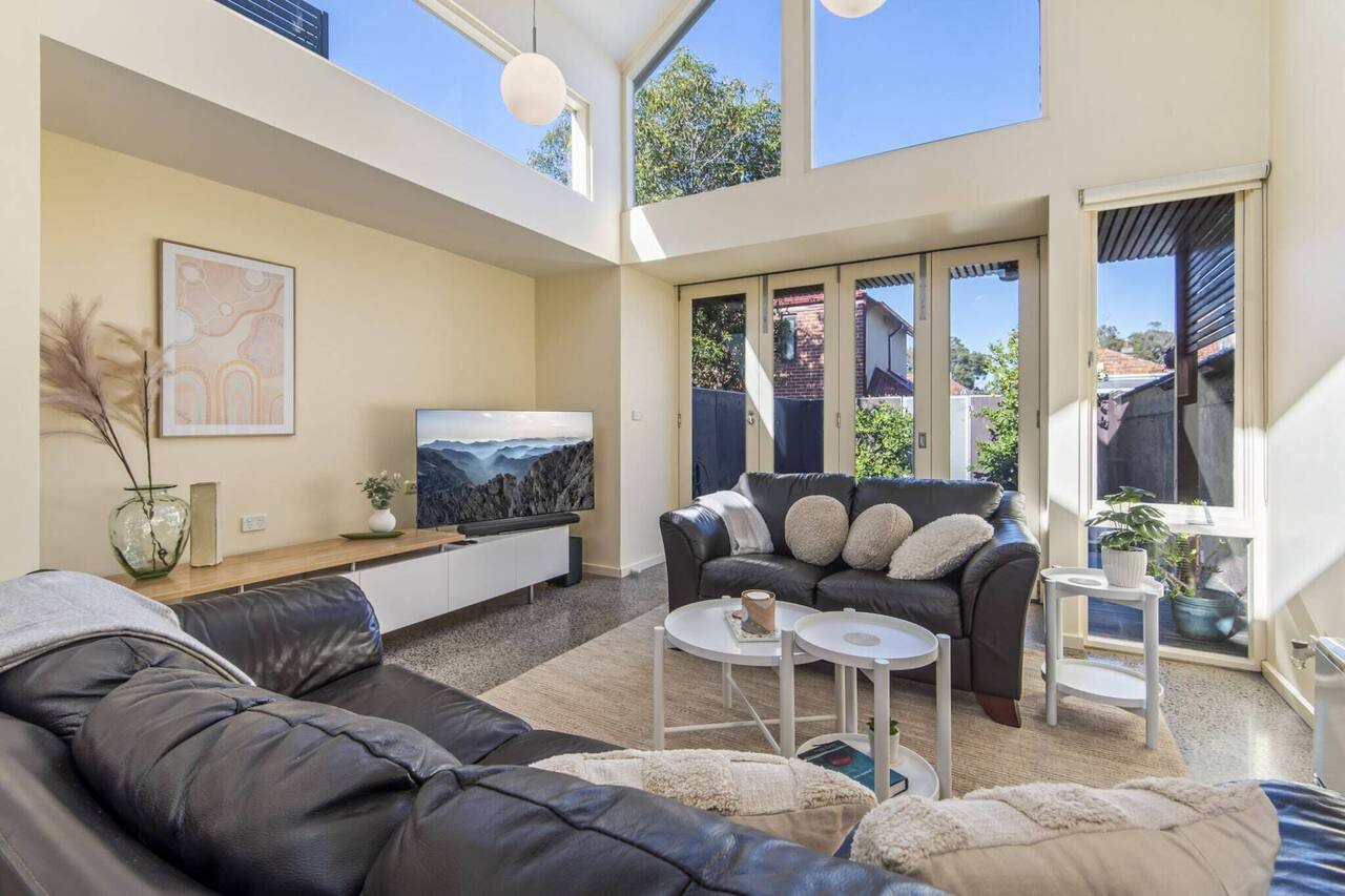 Gorgeous 2-Bed Victorian Home in Artsy 1
