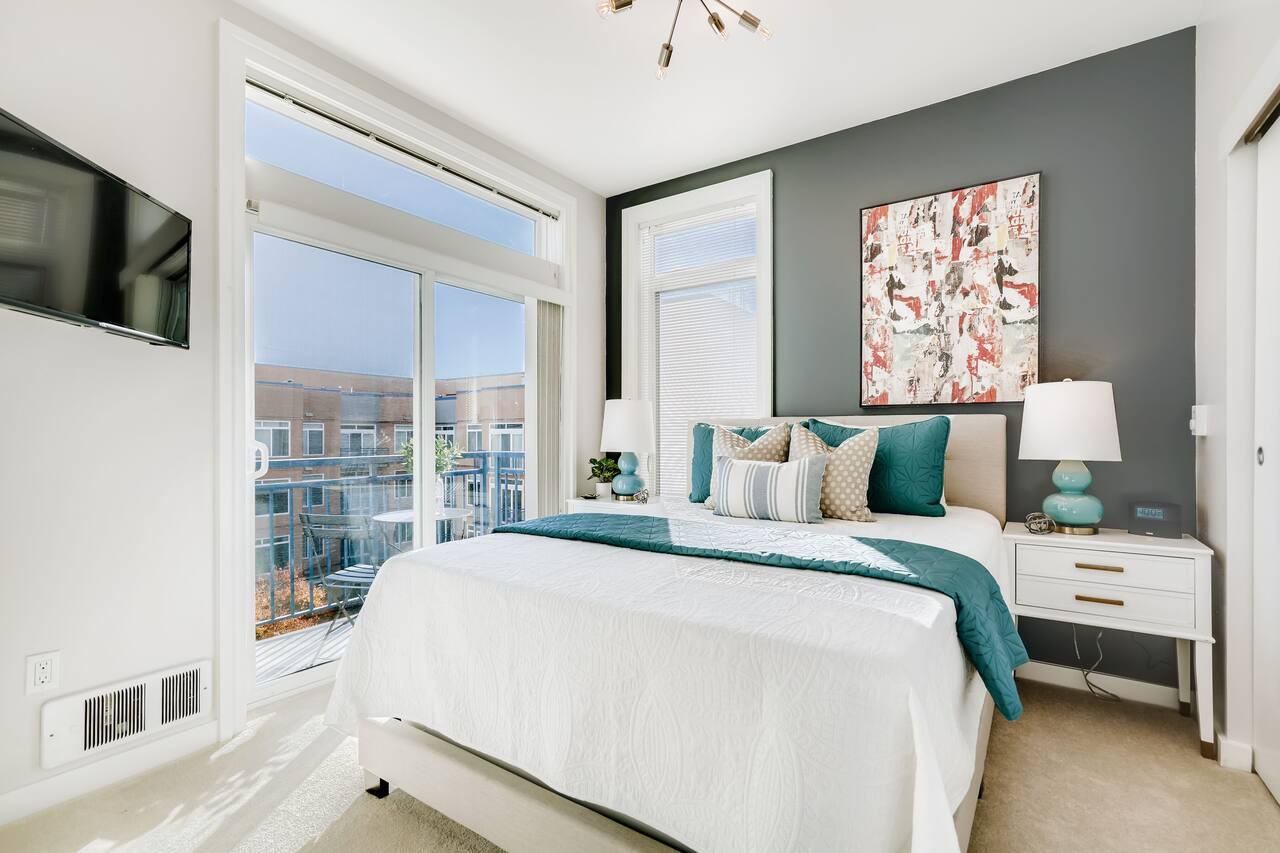 Gorgeous 2 BR Penthouse in the Heart of the City 1