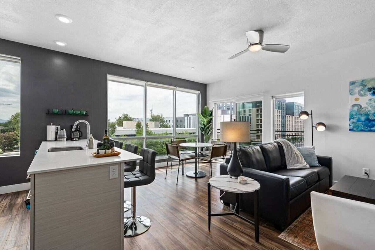 Gorgeous Central City 2BD/2BA 1
