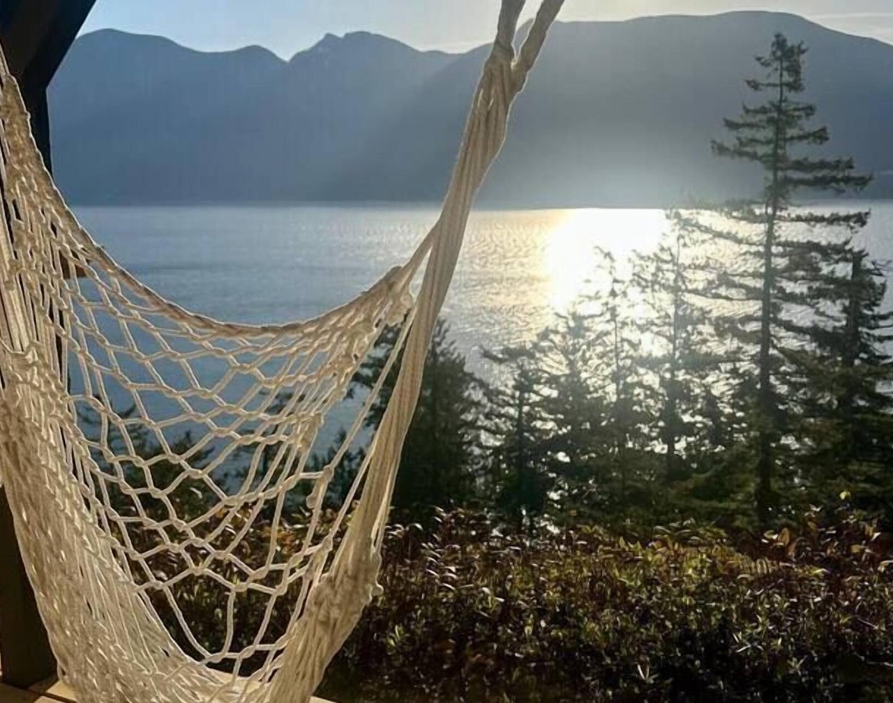 Gorgeous Ocean & Mountain View King Suite 1