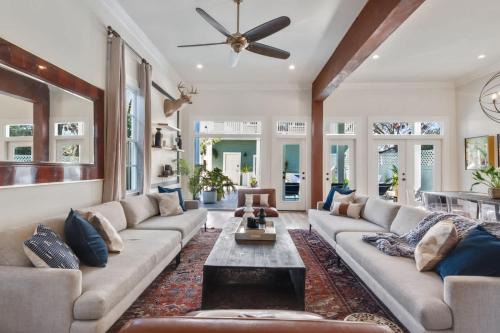 Gorgeous Upscale Home with Pool Garden District 1
