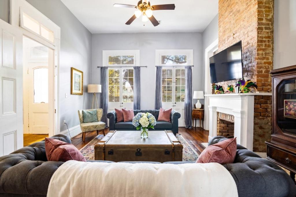 Governors Mansion 5 bedroom-3 bath 1