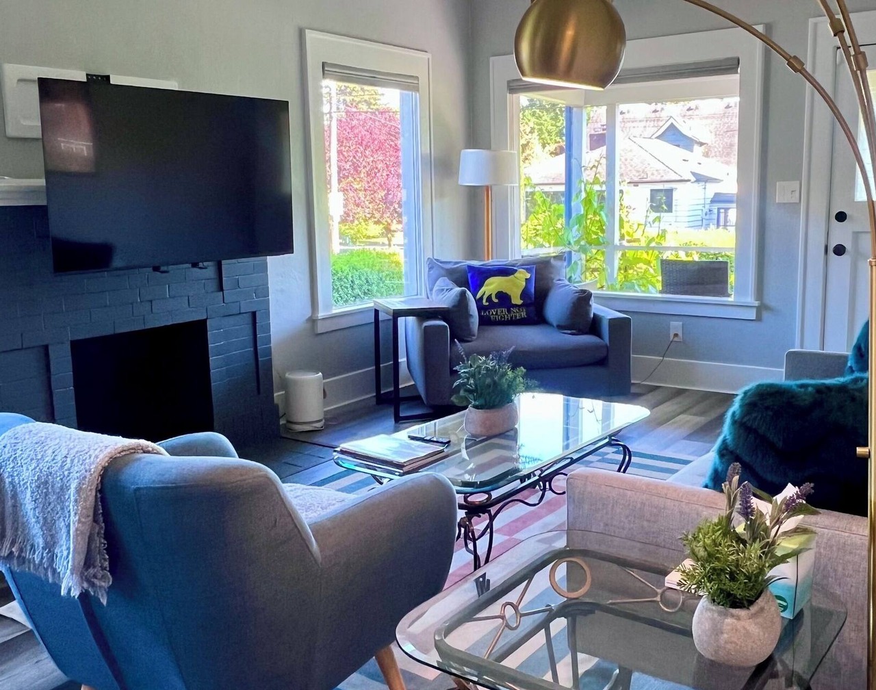 Green Lake · 3BR + Office · Sleeps 6 · Near Light Rail Station, Freeway & Bus 1