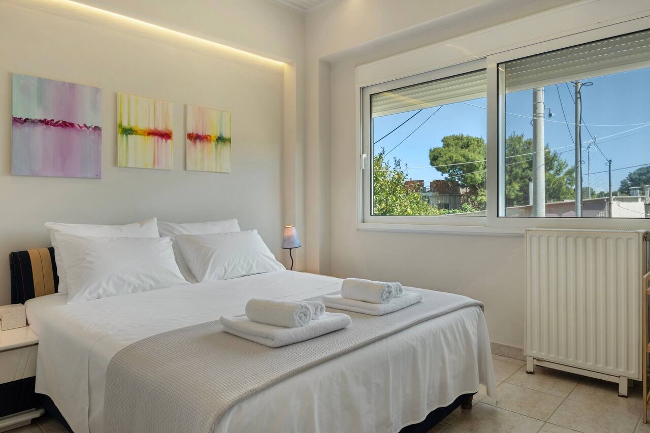 Ground Floor Bedroom 2 with Shared Terrace, Wi-Fi, and Air Conditioning 1