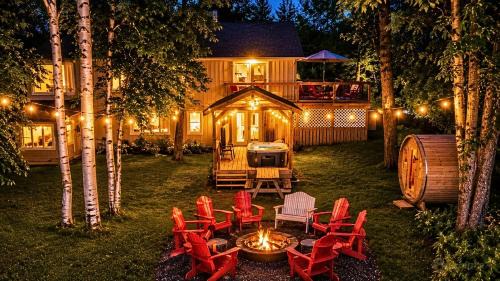 Haliburton Lakefront Escape with Hot Tub, Sauna, Fire Pit & BBQ 1