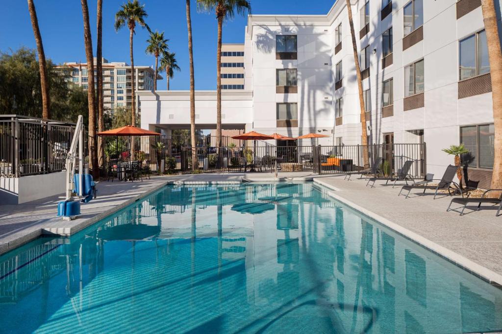 Hampton Inn Phoenix - Biltmore 1