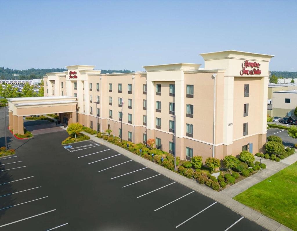 Hampton Inn & Suites by Hilton Seattle/Kent 1