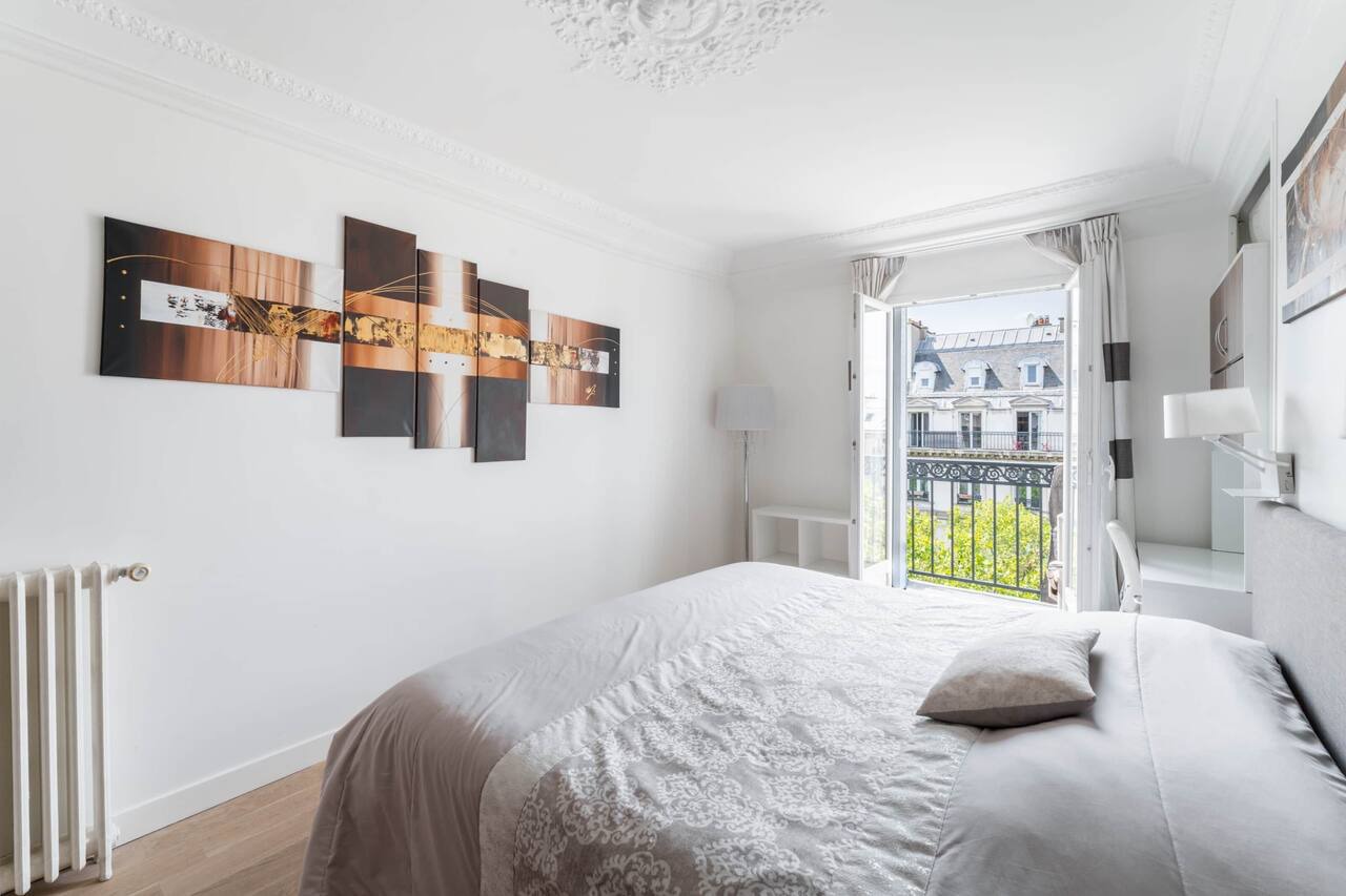 Haussmannian apartment - top floor 1
