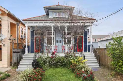 Heart of MidCity Front Porch 3bd 2 bath Streetcar 1