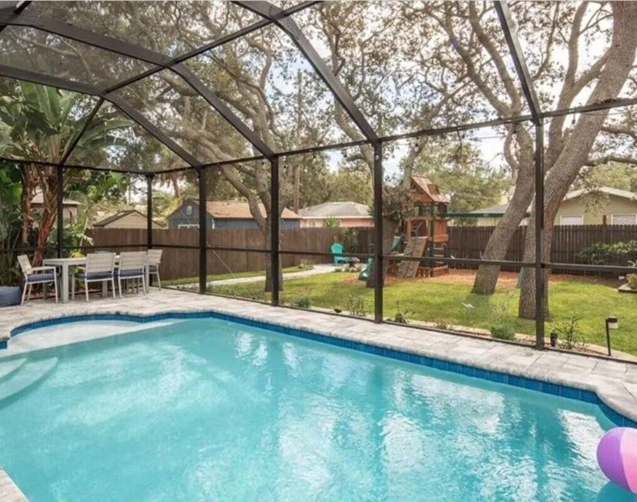 Heated Pool Island Oasis! 2 king bedrooms/2 baths in the heart of South Tampa. 1