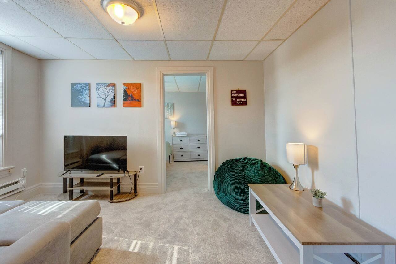 Hell's Kitchen, Apt #1 1-bedroom apartment just a short walk to Hershey Theatre 1