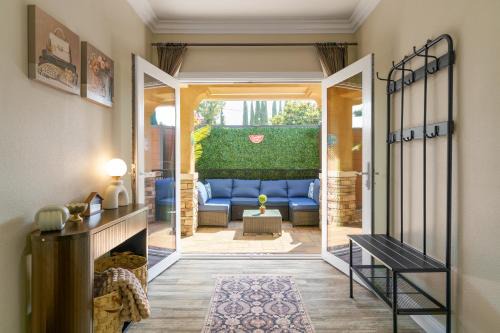 Hidden Garden Oasis Private Yard Stylish Retreat 1