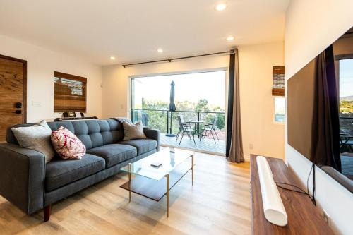 Hidden Oasis 3 bedroom 2 bathroom Home With large backyard and Views Near DTLA 1