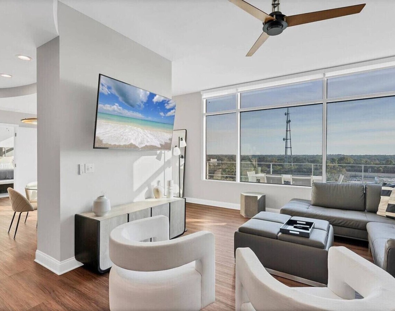 High-End Downtown Orlando Penthouse with Patio 1
