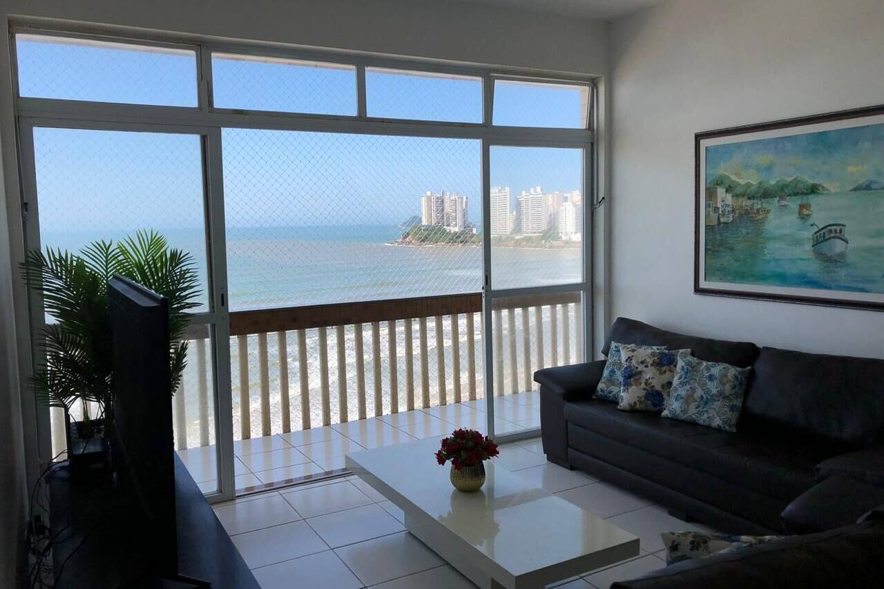 High standard apartment, balcony facing the sea, Pitangueiras Beach. 1