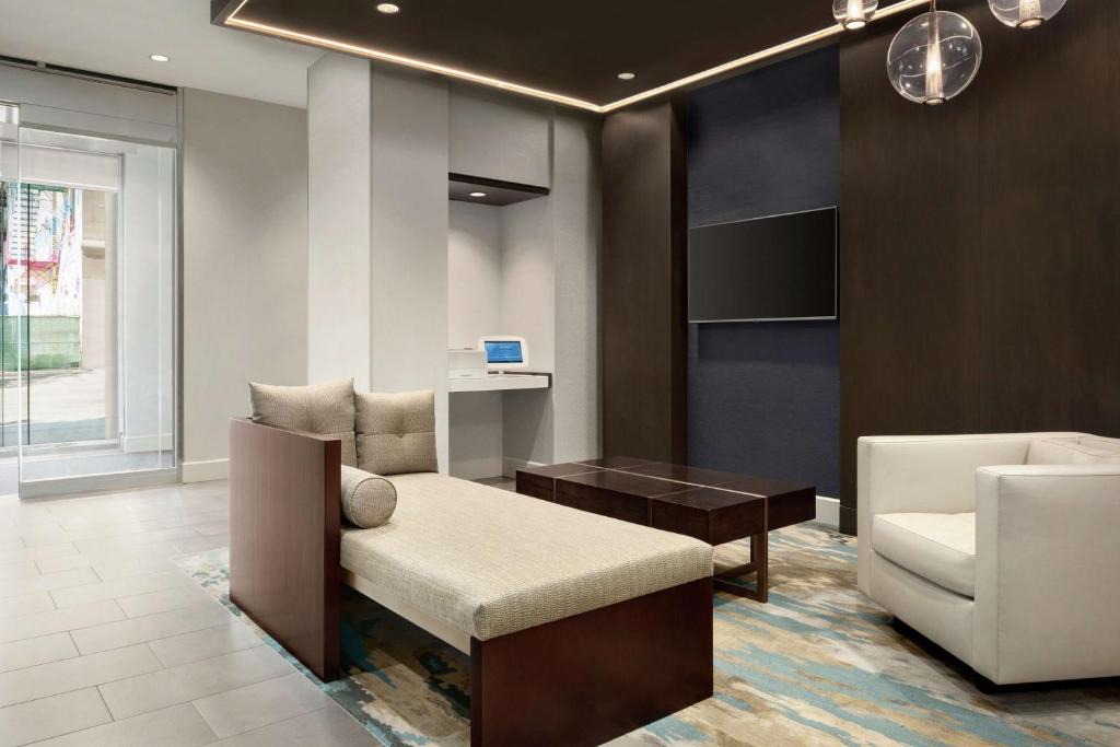 Hilton Garden Inn Chicago Downtown South Loop 1