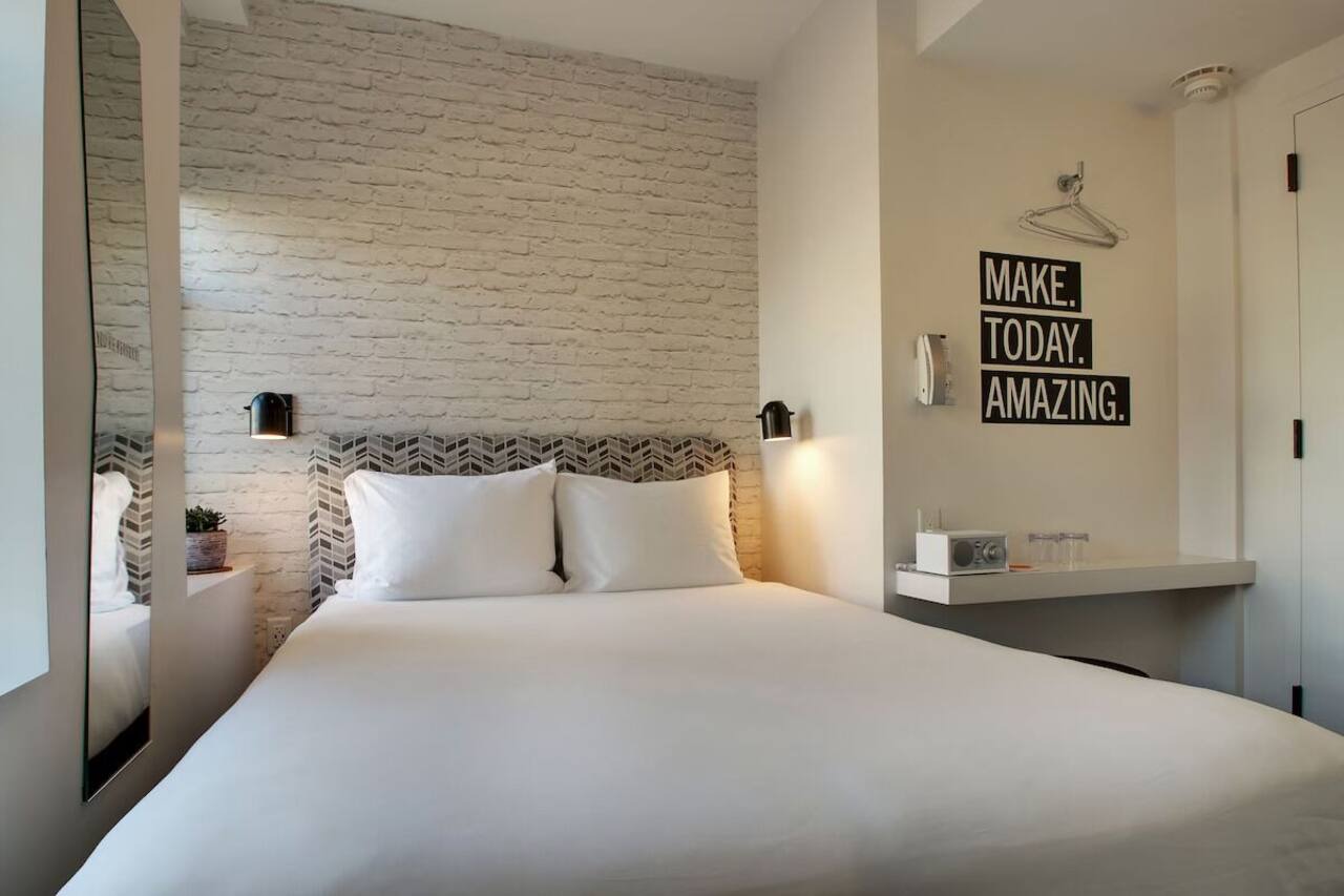 Hive Queen, Hotel Hive, Clean and Modern, Historic 1