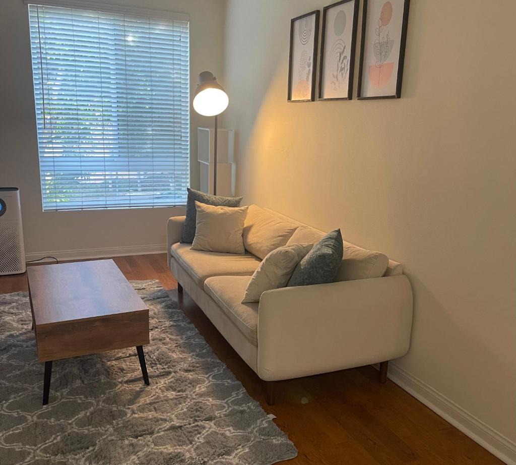 Holiday in LA - 1br with Free parking, Laundry, Pool 1