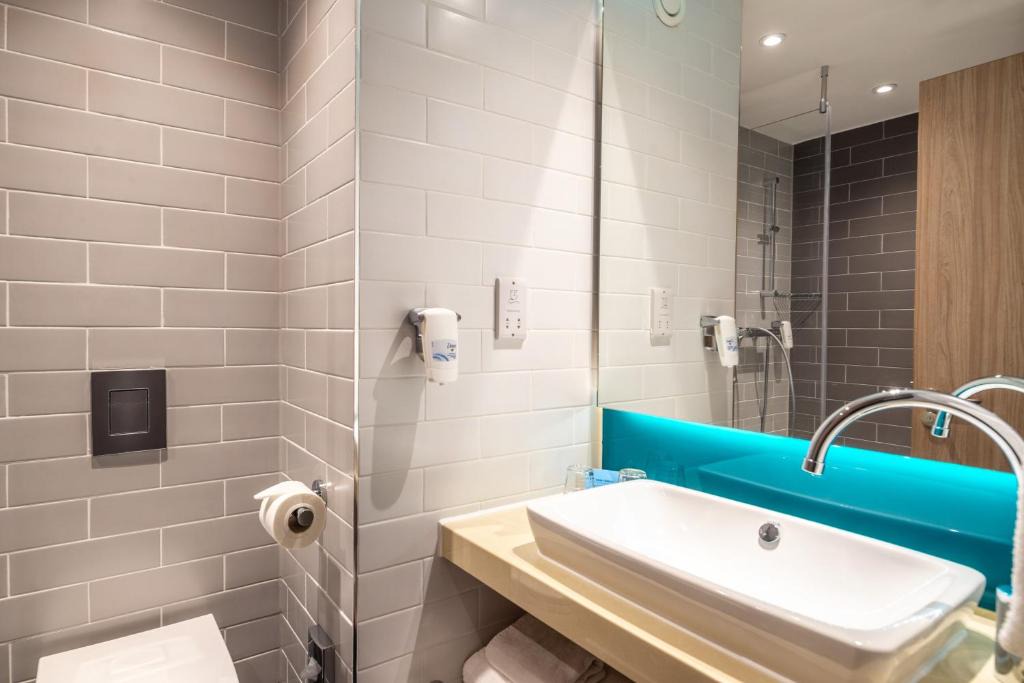 Holiday Inn Express - London Heathrow T4 by IHG 1